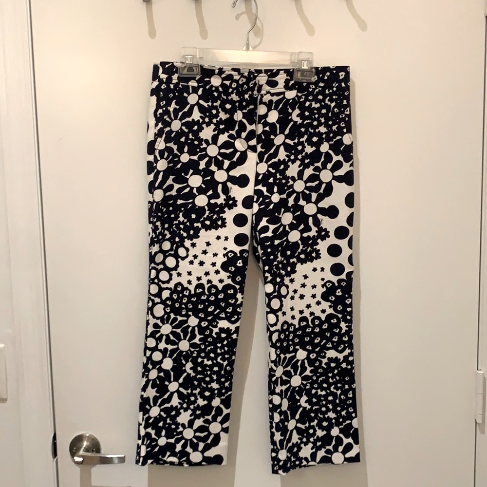 Black & White Floral Pattern Trina Turk Pants Size 0